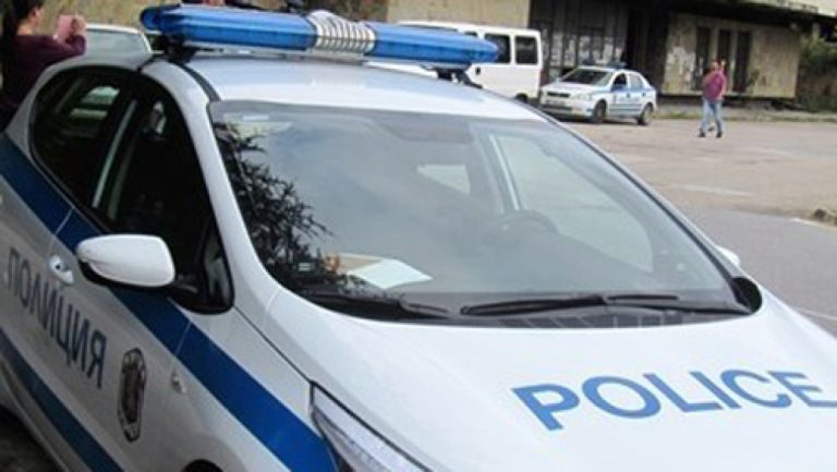 Мъж-откри-стрелба-и-взе-заложници-в-Благоевградско,-има-ранен