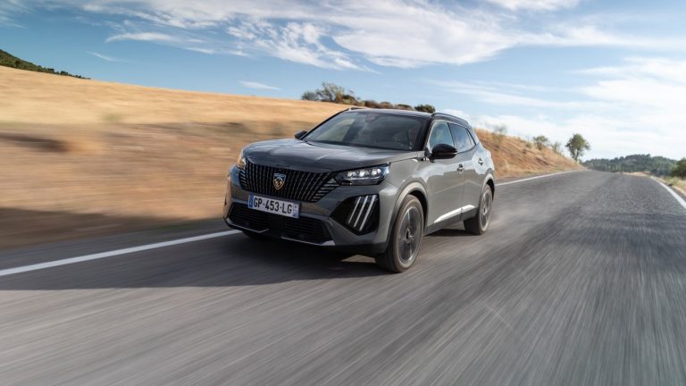 Новото-peugeot-e-2008-спечели-„Златен-волан”-в-своя-клас