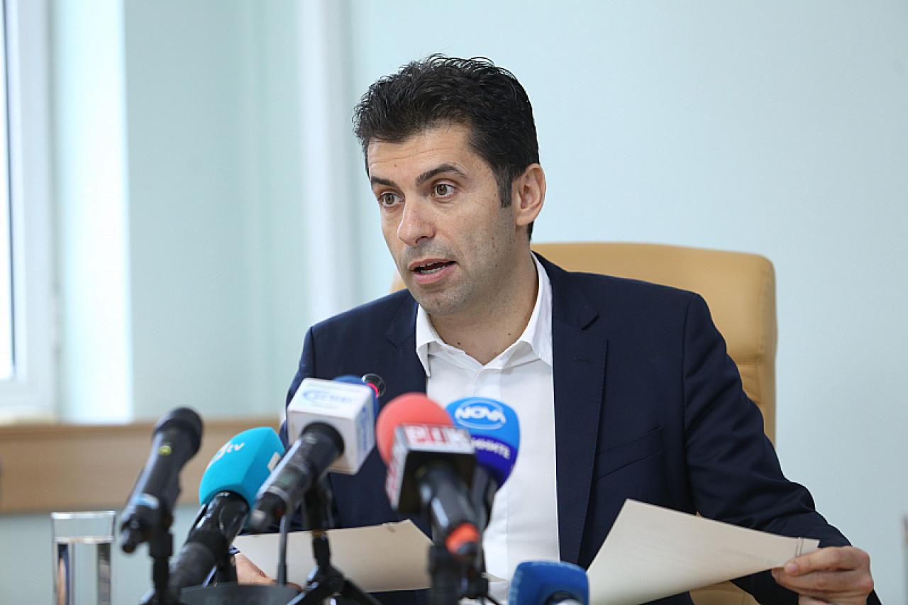 Петков призна: От ГЕРБ зависи ще оцелее ли правителството Петков-призна:-От-ГЕРБ-зависи-ще-оцелее-ли-правителството