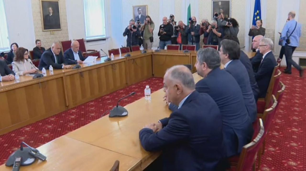 ГЕРБ-СДС, ДПС и ПП-ДБ се разбраха за дерогацията, бюджета и мнозинствата ГЕРБ-СДС,-ДПС-и-ПП-ДБ-се-разбраха-за-дерогацията,-бюджета-и-мнозинствата