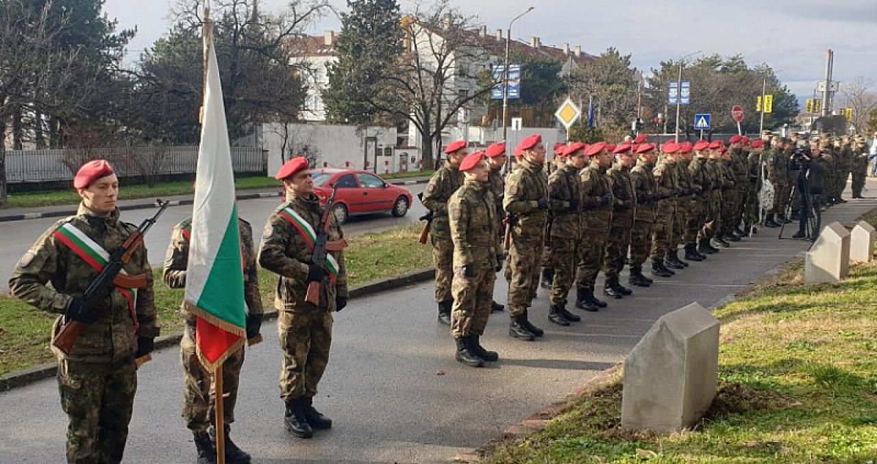 Военната служба може да стане задължителна – даже и за депутати Военната-служба-може-да-стане-задължителна-–-даже-и-за-депутати