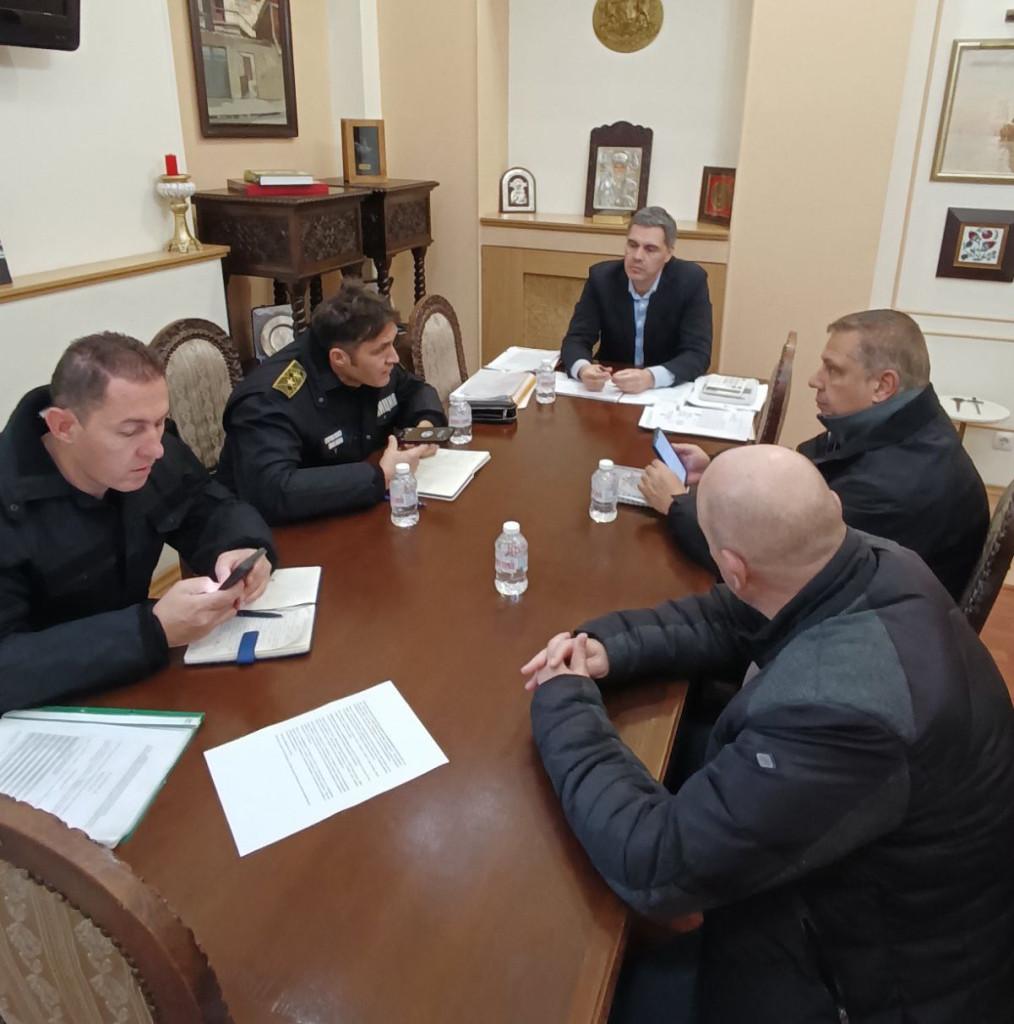 Областният управител: 30 села в Руенско са без ток, снегопочистващата фирма отказа да прати машините в Обзорския проход Областният-управител:-30-села-в-Руенско-са-без-ток,-снегопочистващата-фирма-отказа-да-прати-машините-в-Обзорския-проход