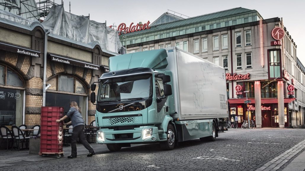 Обновените-камиони-на-volvo-осигуряват-автономен-пробег-до-450-км