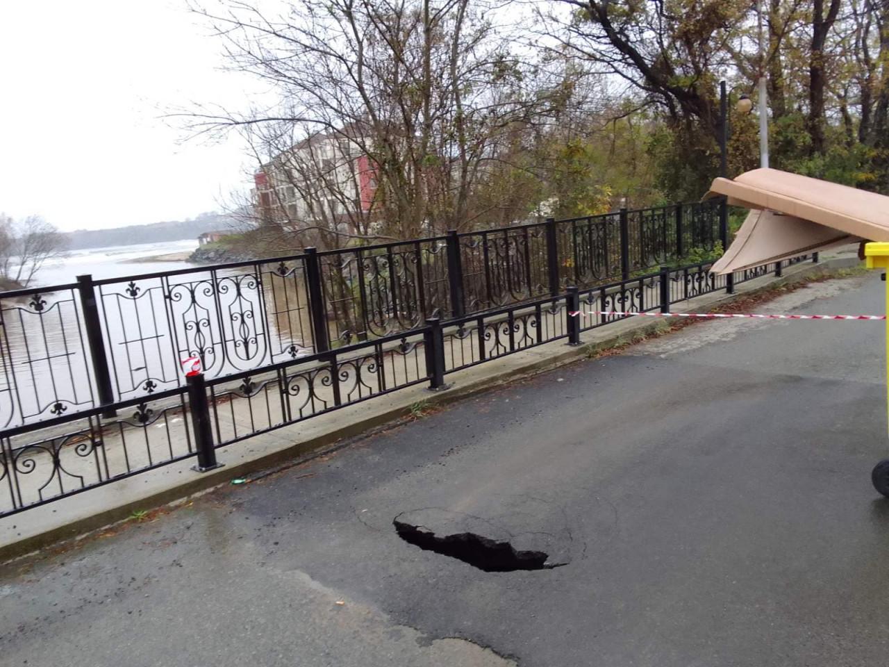 Пропадна мост, свързващ района на плаж Нестинарка и кв. “Василико” в Царево Пропадна-мост,-свързващ-района-на-плаж-Нестинарка-и-кв.-„Василико“-в-Царево