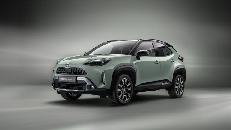 toyota-yaris-cross-се-сдоби-с-повече-мощност-и-по-големи-екрани