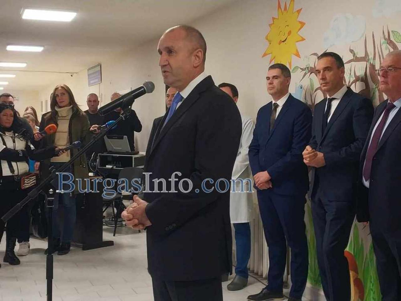 Президентът постави началото на „Българската Коледа“ от Бургас: Убеден съм, че тук ще бъде първата Детска болница Президентът-постави-началото-на-„Българската-Коледа“-от-Бургас:-Убеден-съм,-че-тук-ще-бъде-първата-Детска-болница