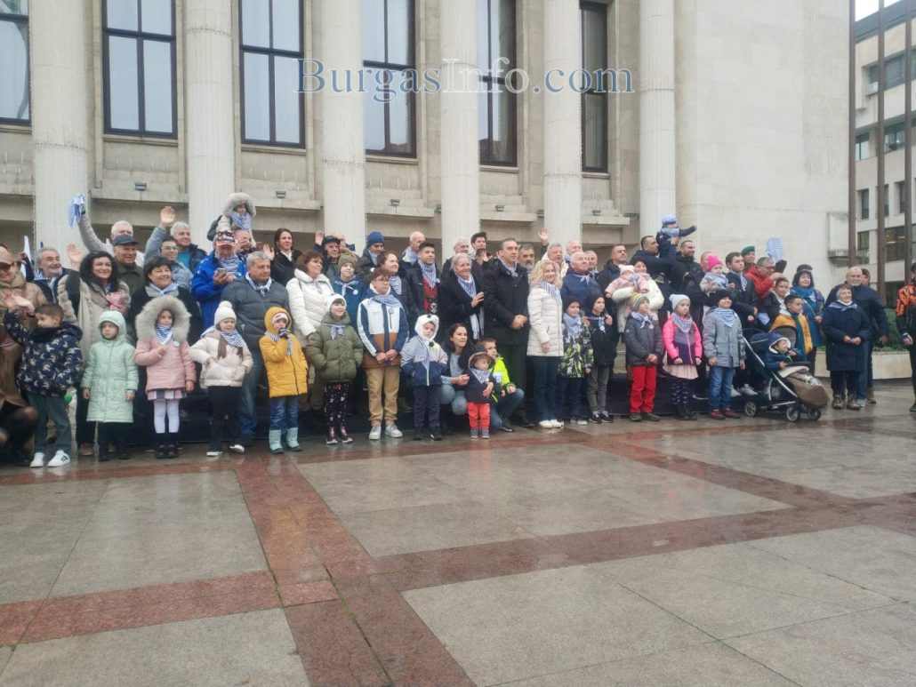 Златната-снимка-на-имениците:-Най-възрастният-е-Никола-на-76-години,-най-малкият-–-Николай-на-годинка