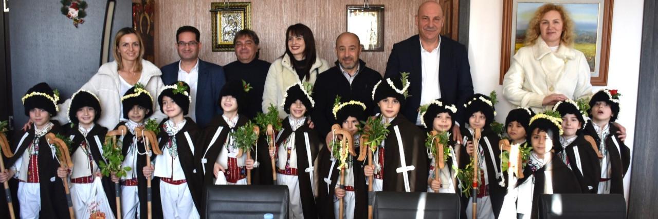 Четири дружини коледарчета наричаха за здраве в Община Поморие Четири-дружини-коледарчета-наричаха-за-здраве-в-Община-Поморие