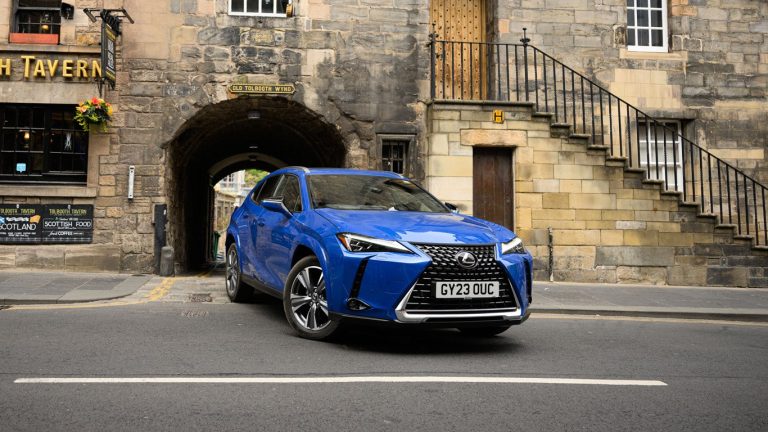 Новият-lexus-ux-300h-идва-с-повече-мощност-и-по-добро-ускорение