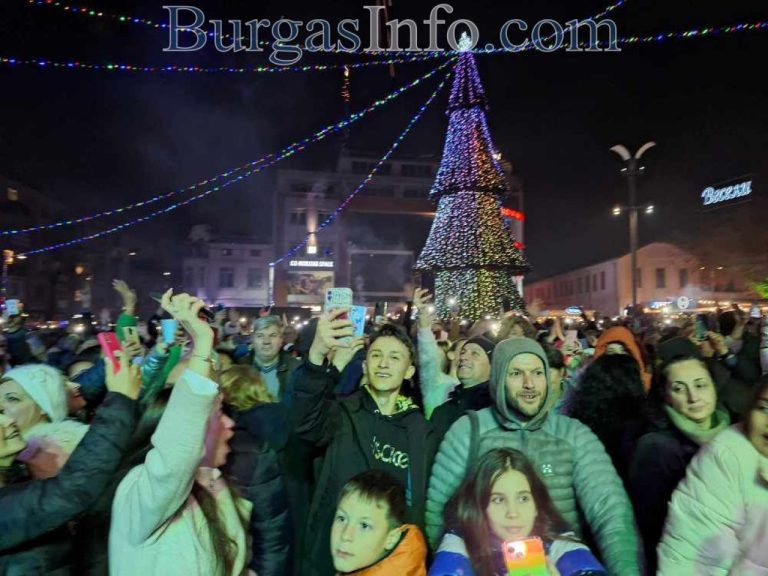 Честита-Нова-година!-Хиляди-бургазлии-посрещнаха-2024-та-на-площад-„Тройката”-с-най-големите-хитове-на-no-mercy