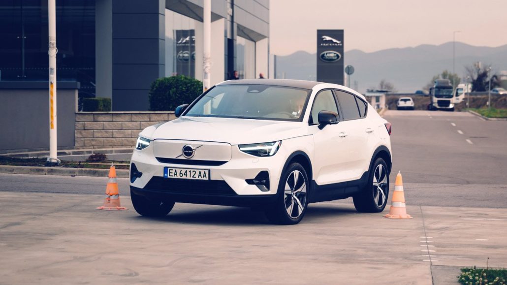 volvo-c40-recharge-с-два-мотора-смайва-с-динамиката-на-спортист