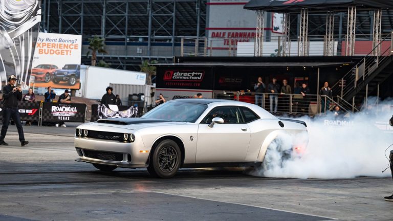 Спря-производството-на-dodge-challenger,-dodge-charger-и-chrysler-300