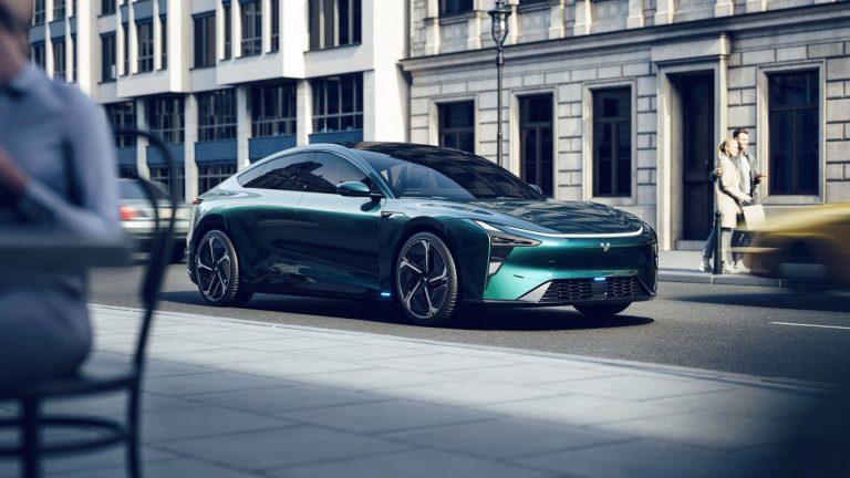 Електрическият-jiyue-07-ще-се-конкурира-с-tesla-model-3-и-bmw-i4