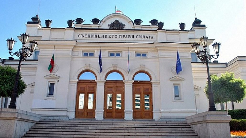 Парламентът-реши:-Гледаме-заседанията-на-общинските-съвети-на-живо-в-интернет