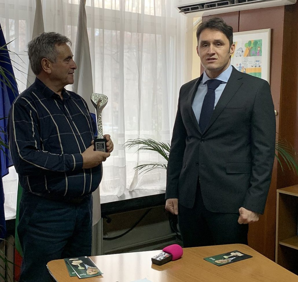 Служители-на-ОДМВР-Бургас-получиха-статуетката-„Бялата-птица”