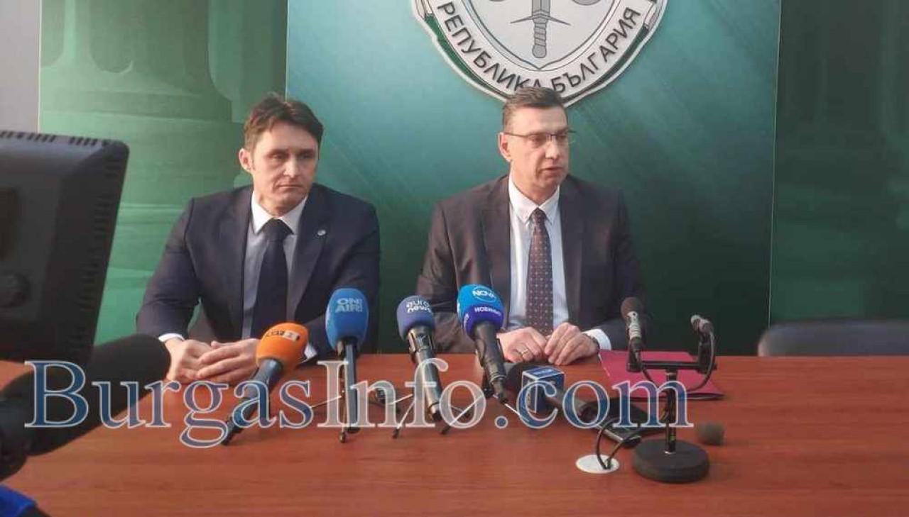 Убийството на учителката Рада Гешева е с чудовищна жестокост: Синът й Георги счупил един нож и я намушквал десетки пъти с втори, искал да я приключи бързо Убийството-на-учителката-Рада-Гешева-е-с-чудовищна-жестокост:-Синът-й-Георги-счупил-един-нож-и-я-намушквал-десетки-пъти-с-втори,-искал-да-я-приключи-бързо