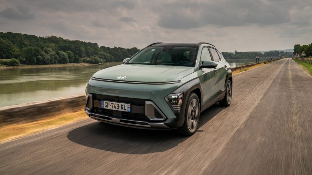 hyundai-kona-превзема-града-като-икономичен-хибрид-(тест-драйв)