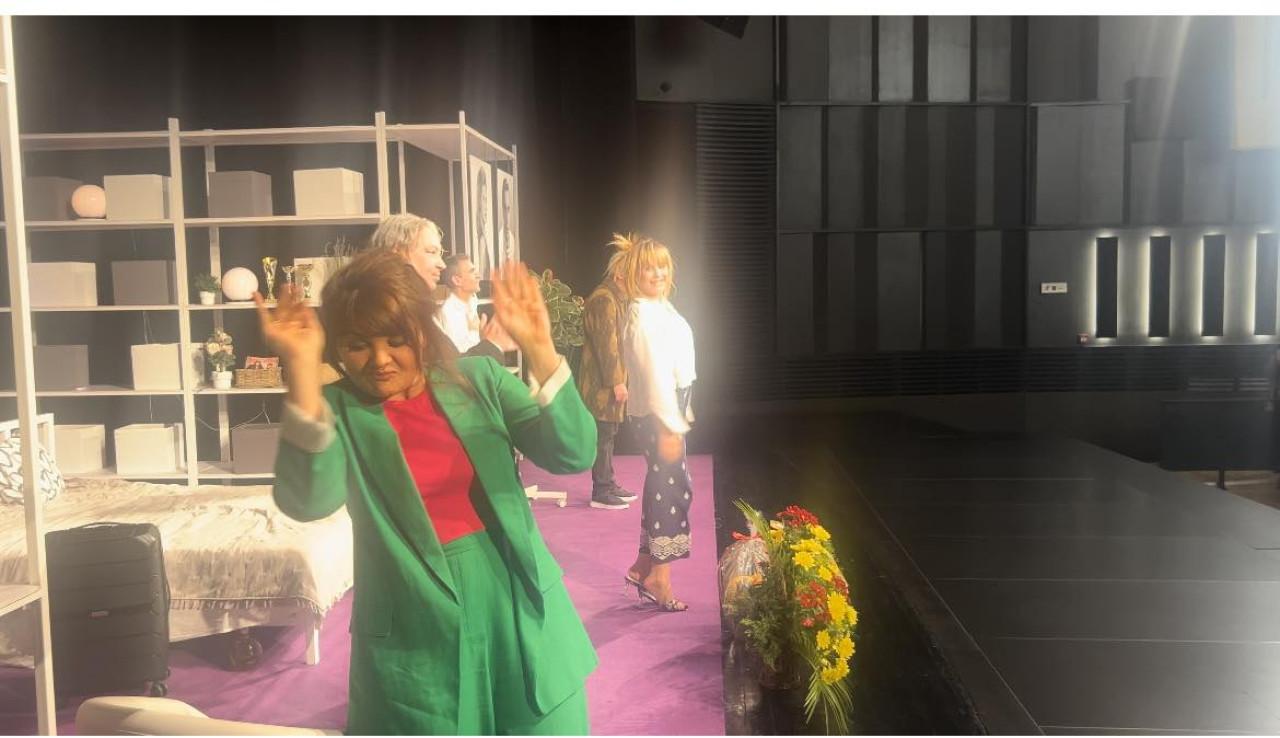 Аня Пенчева се обясни в обич на Бургас от сцената на “Внимание, любов” Аня-Пенчева-се-обясни-в-обич-на-Бургас-от-сцената-на-„Внимание,-любов“