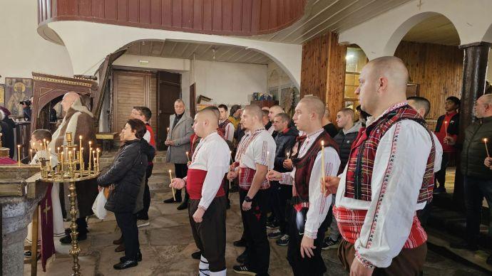 Богоявление в сърцето на Странджа: Мъжко хоро се изви под водопада Докузак (СНИМКИ и ВИДЕО) 10 25D0 25BC 25D1 25821