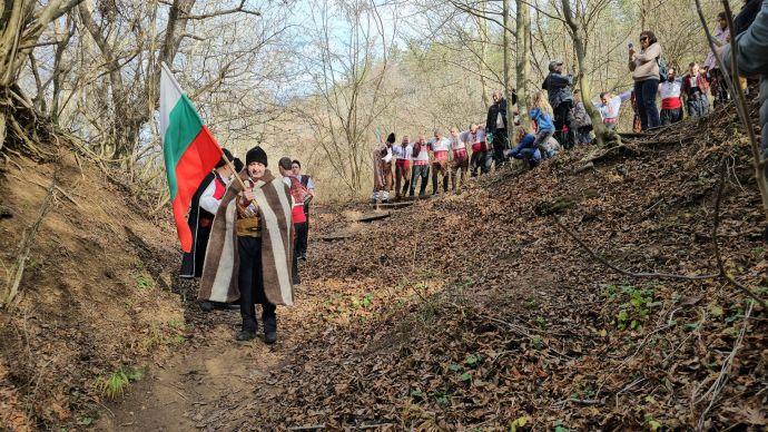 Богоявление в сърцето на Странджа: Мъжко хоро се изви под водопада Докузак (СНИМКИ и ВИДЕО) 1 25D0 25BC 25D1 25829