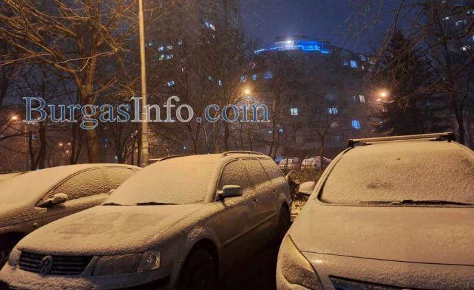 Зимното чудо в Бургас: Първите снежинки прехвърчаха плахо, но покриха коли и градинки 4 25D1 2581 25D0 25BD 25D1 258F 25D0 25B3