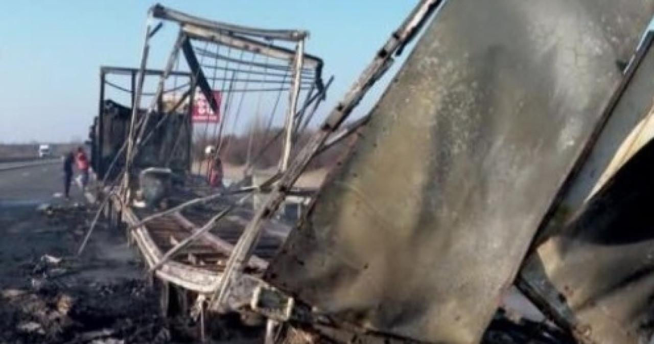 ТИР горя на 167 км на магистрала „Тракия“ 1 image