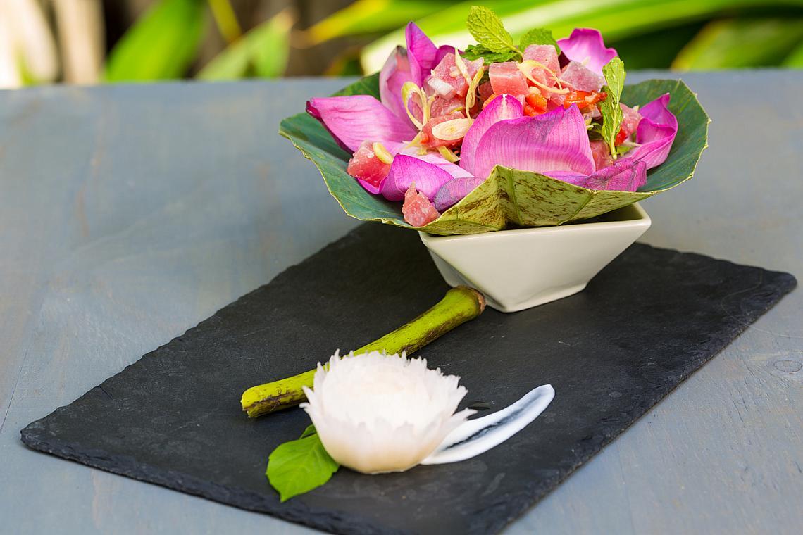 Хамачи с карфиол и макадамия 2 © iStock