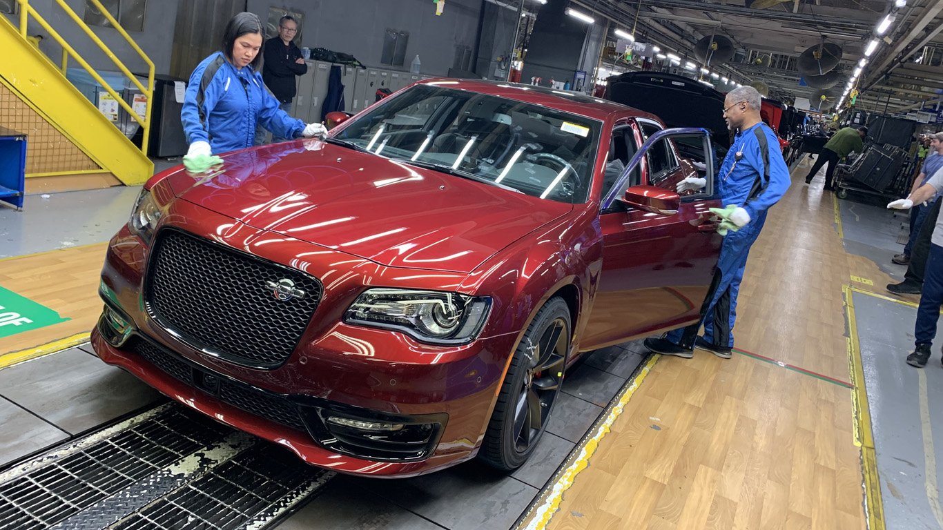 Спря производството на Dodge Challenger, Dodge Charger и Chrysler 300 3 Chrysler 300C