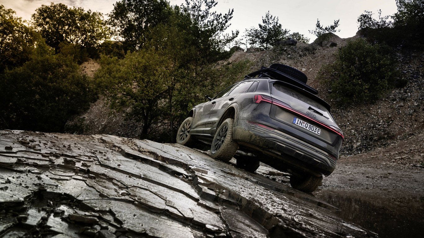 Audi Q8 e-tron Edition Dakar е готово за офроуд и хлъзгави пътища 10 orig.jpg659f9cf31902a