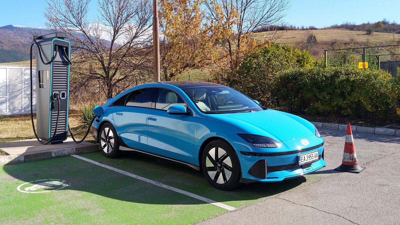 Hyundai IONIQ 6 - най-добрият електромобил в света? 8 orig.jpg659faaea52826