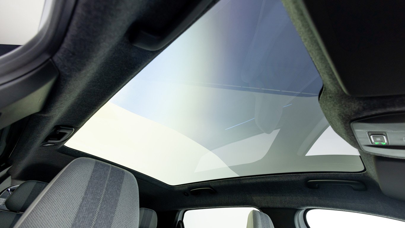 Renault внедри покрив с интелигентно затъмняване в новите Rafale и Scenic 1 Renault Scenic E-Tech electric