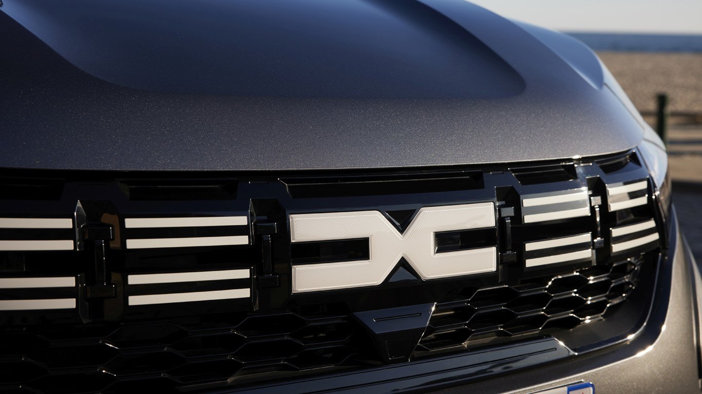 Dacia печели челни позиции с частни клиенти 4 Новото лого на Dacia