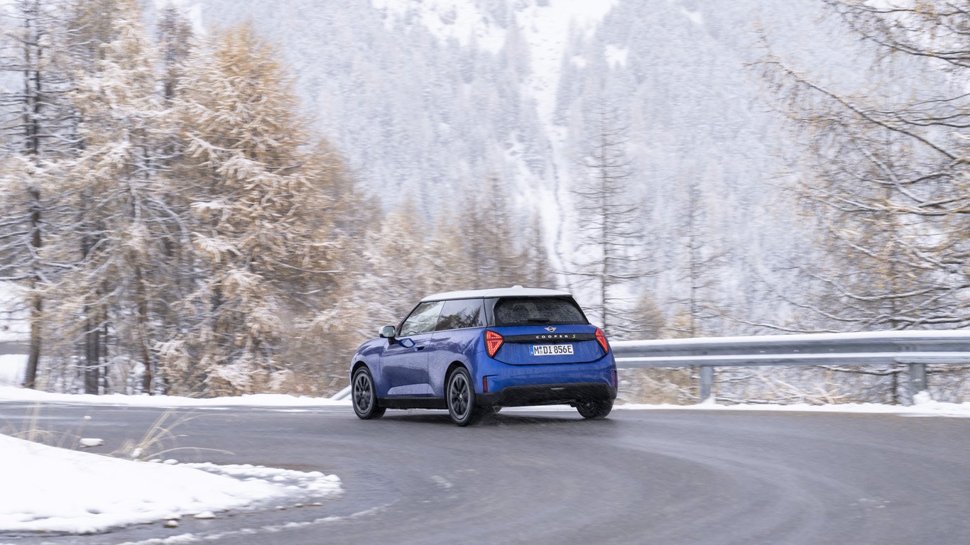 Новото MINI Cooper SE доставя удоволствие от шофирането през всеки сезон 1 orig.jpg65ba67942ab86