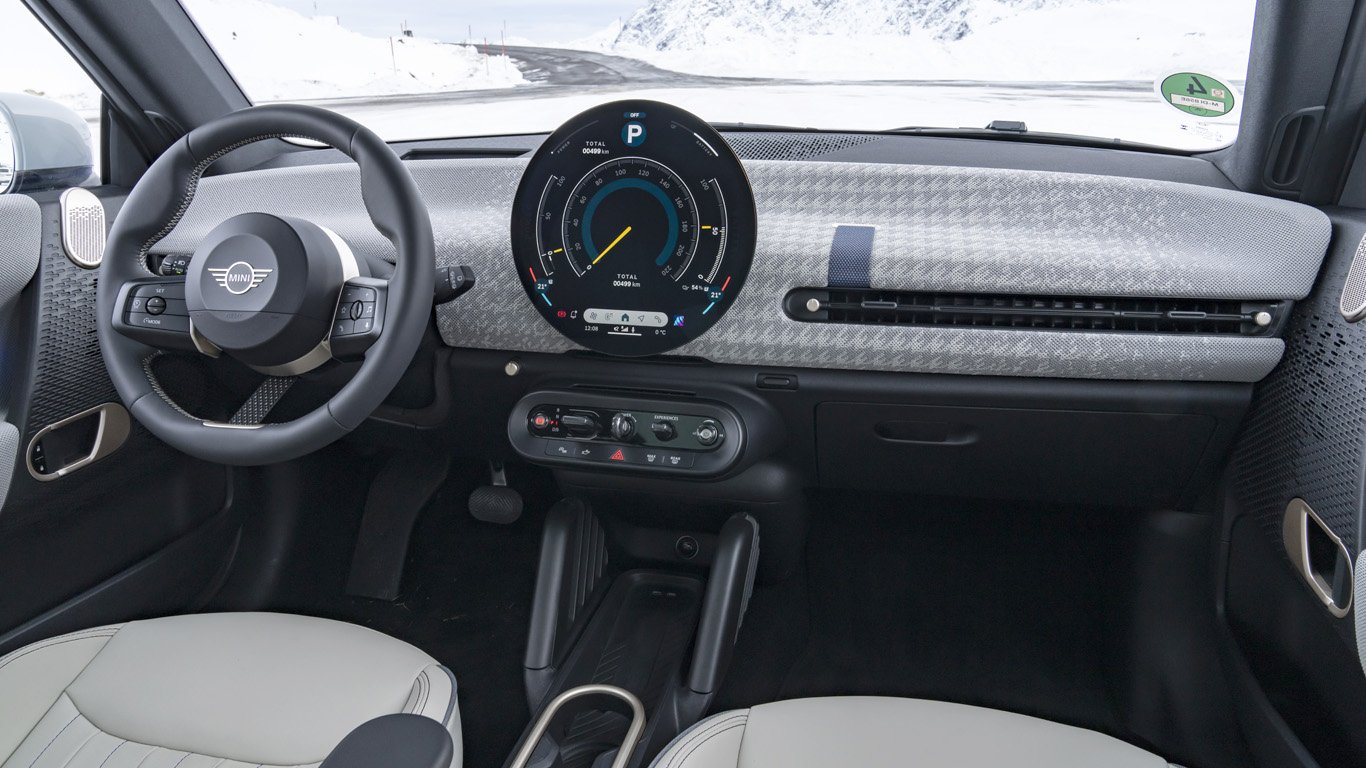 Новото MINI Cooper SE доставя удоволствие от шофирането през всеки сезон 3 orig.jpg65ba679623d78