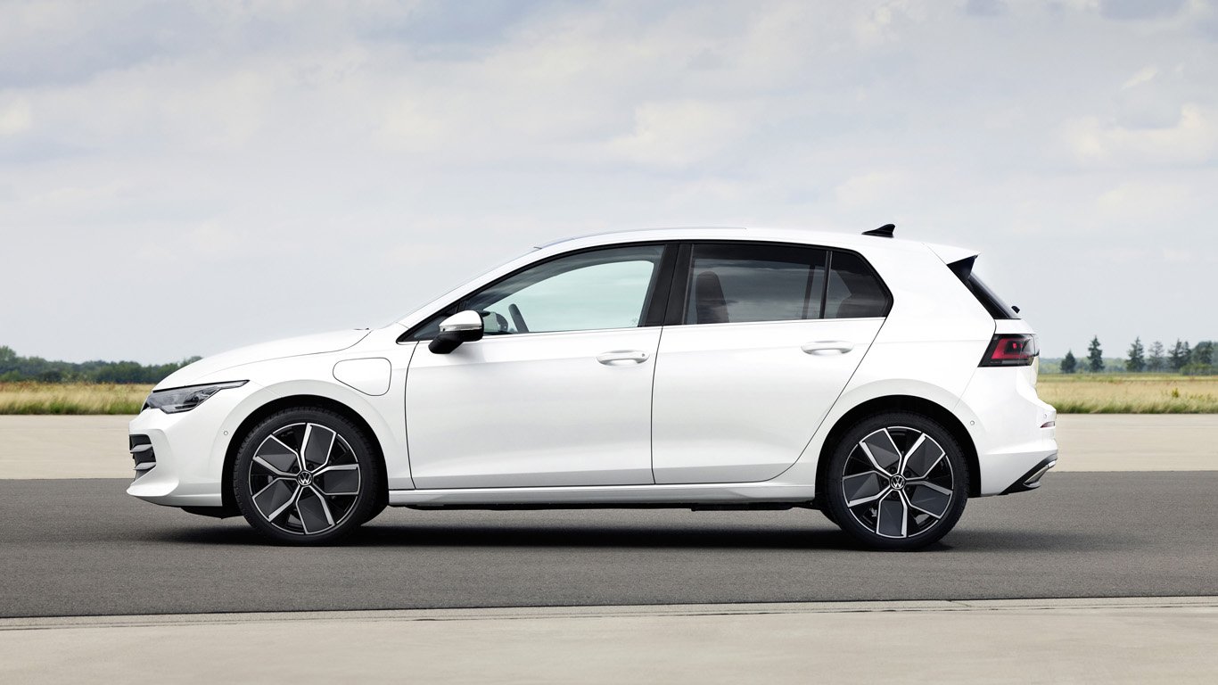 Volkswagen Golf беше обновен за своята 50-годишнина 4 Volkswagen Golf eHybrid