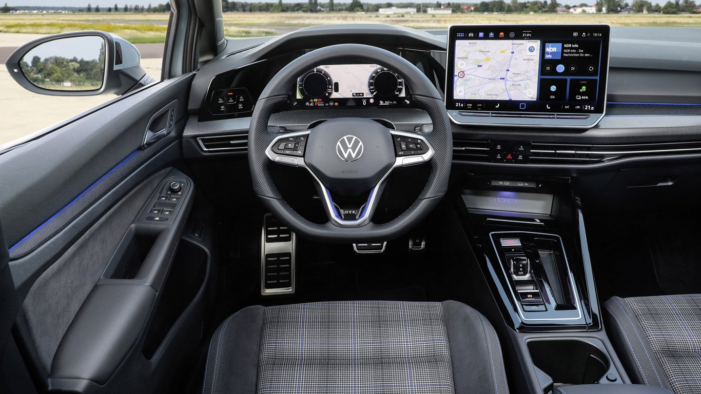 Volkswagen Golf беше обновен за своята 50-годишнина 5 Volkswagen Golf GTE