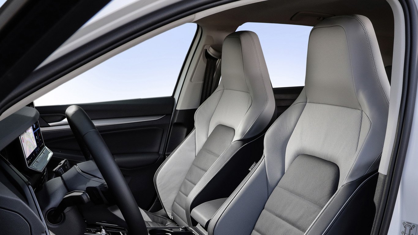 Volkswagen Golf беше обновен за своята 50-годишнина 10 orig.jpg65ba75ad6b4eb