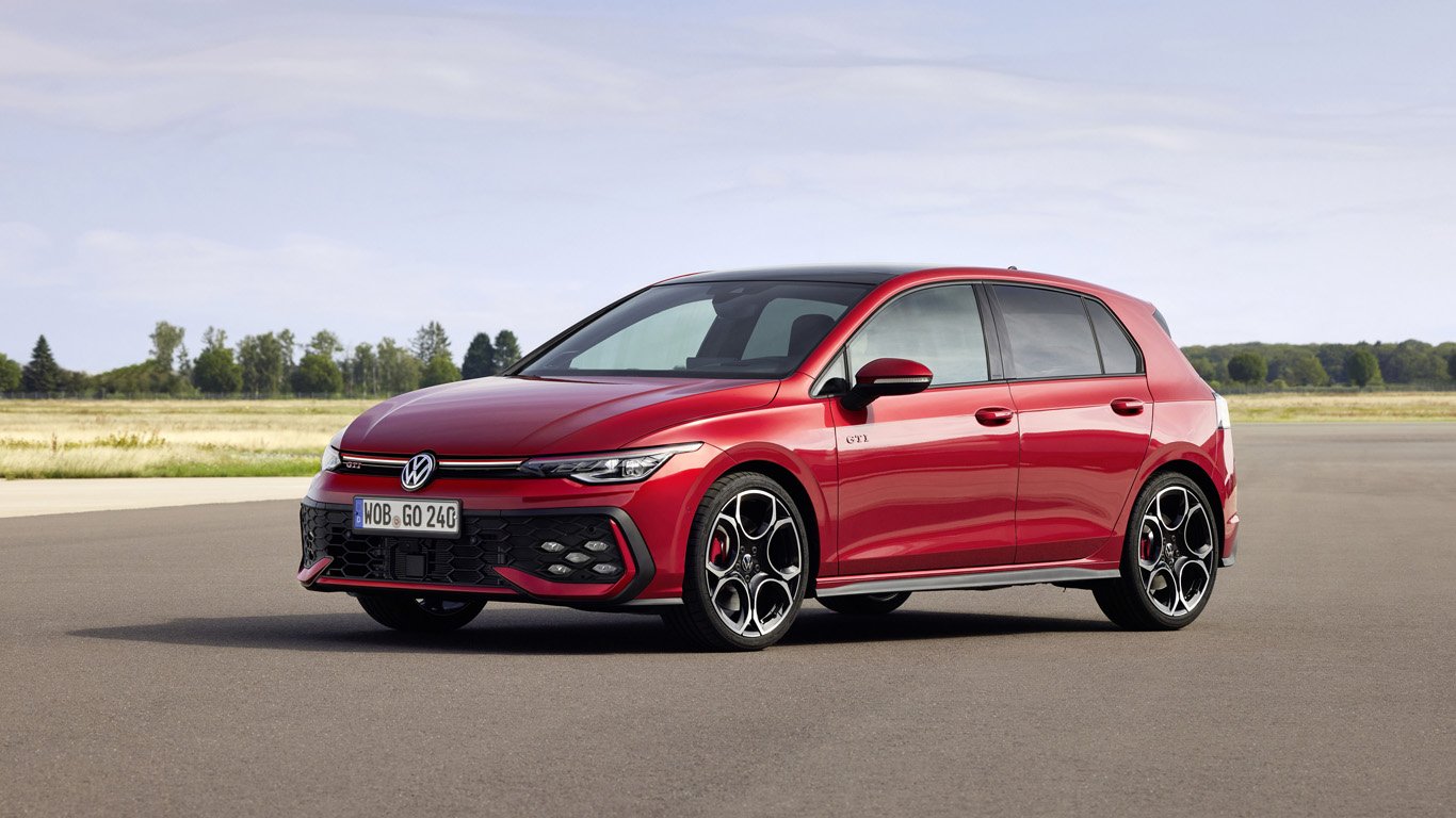 Volkswagen Golf беше обновен за своята 50-годишнина 11 Volkswagen Golf GTI