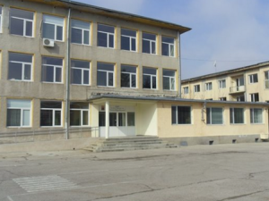 Учител-ударил-дете,-то-паднало-от-стола,-възмутени-родители-пускат-клип