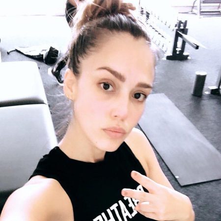 Тренировките-на-Джесика-Алба-за-стройно-тяло