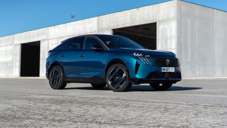 peugeot-въвежда-8-годишна-гаранция-за-новото-e-3008