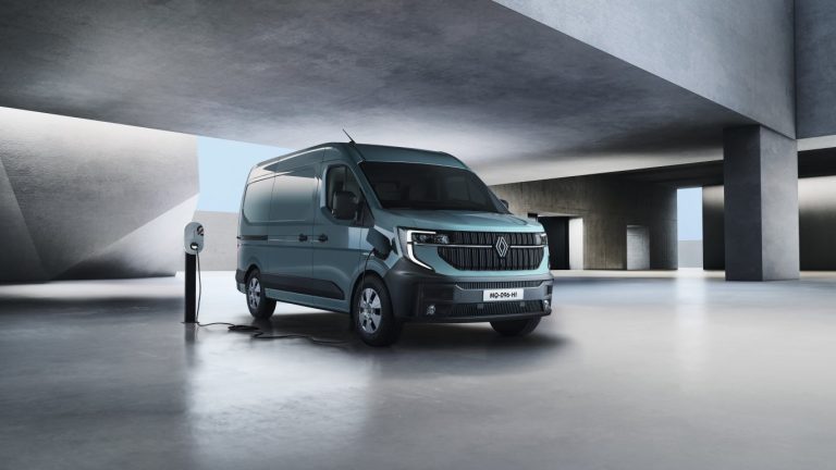 Новото-renault-master-e-tech-electric-изминава-до-460-км-с-едно-зареждане