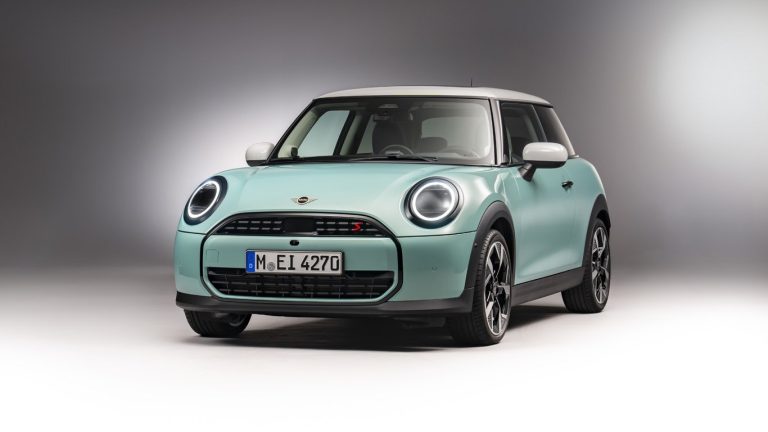 Новото-mini-cooper-идва-с-два-мощни-бензинови-двигателя-и-автоматик