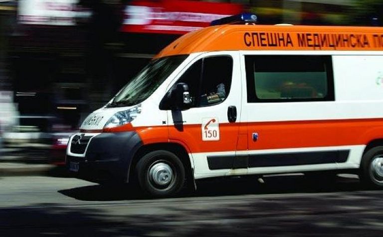 След-челен-сблъсък-на-два-автомобила:-Четири-деца-са-откарани-във-великотърновската-болница