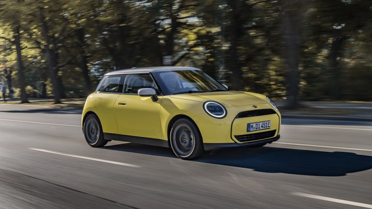 Новото-mini-cooper-e-идва-през-май-с-мощност-от-184-конски-сили