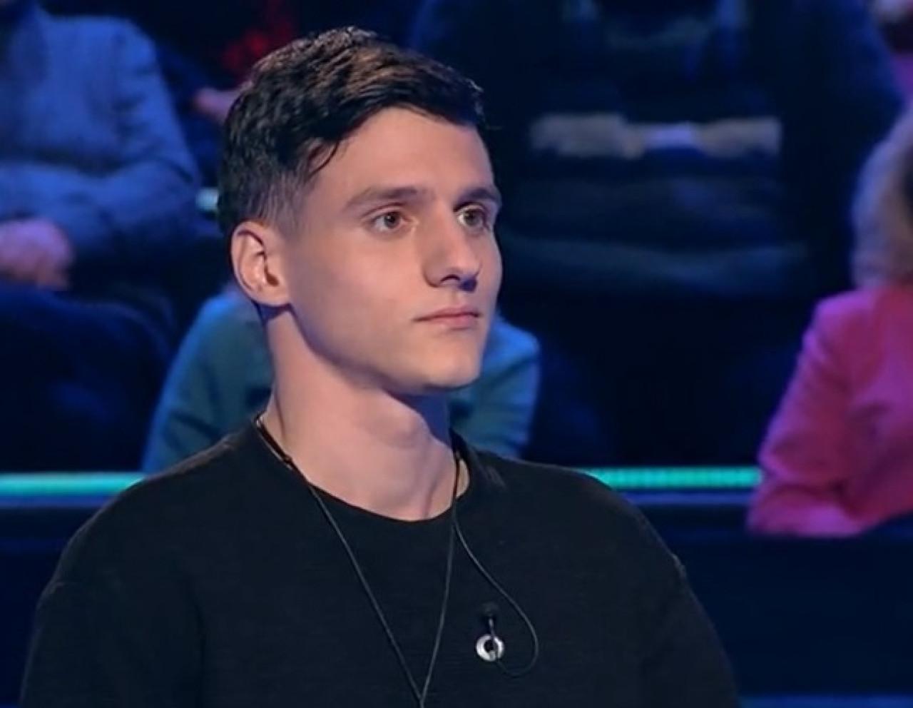 Айтос тръпне с гордост за 18-годишния Димо: Ученикът от Електрото в Бургас отвори въпрос за 10 хил. лева Айтос-тръпне-с-гордост-за-18-годишния-Димо:-Ученикът-от-Електрото-в-Бургас-отвори-въпрос-за-10-хил.-лева