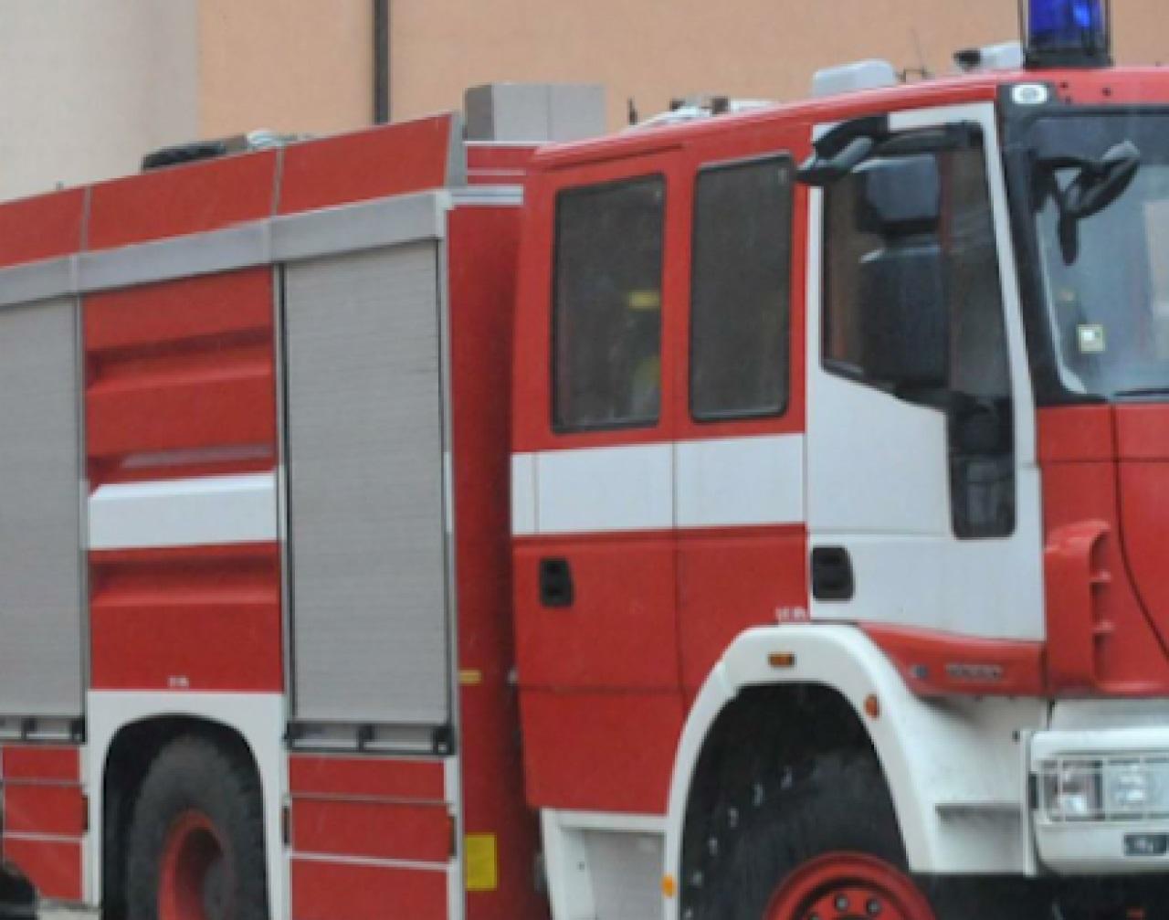 Печка на твърдо гориво запали постройка в Айтос, изгоря напълно Печка-на-твърдо-гориво-запали-постройка-в-Айтос,-изгоря-напълно