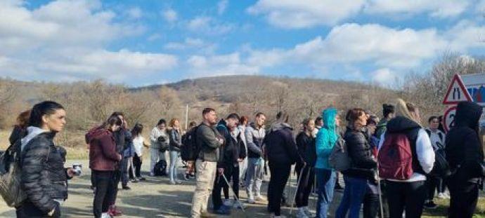 Бургаски студенти по "пътя на бежанците" в Странджа, почистиха боклуци след мигрантите 2 25D1 2581 25D1 2582 25D1 2583 25D0 25B4 25D0 25B5 25D0 25BD 25D1 2582 25D0 25B85