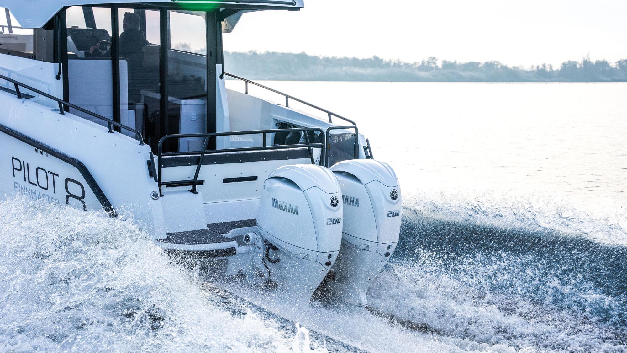 Представят емблематична морска гама на YAMAHA в нов шоурум в Бургас 1 2023 Yamaha F200 EU Pearl White Action 002 03