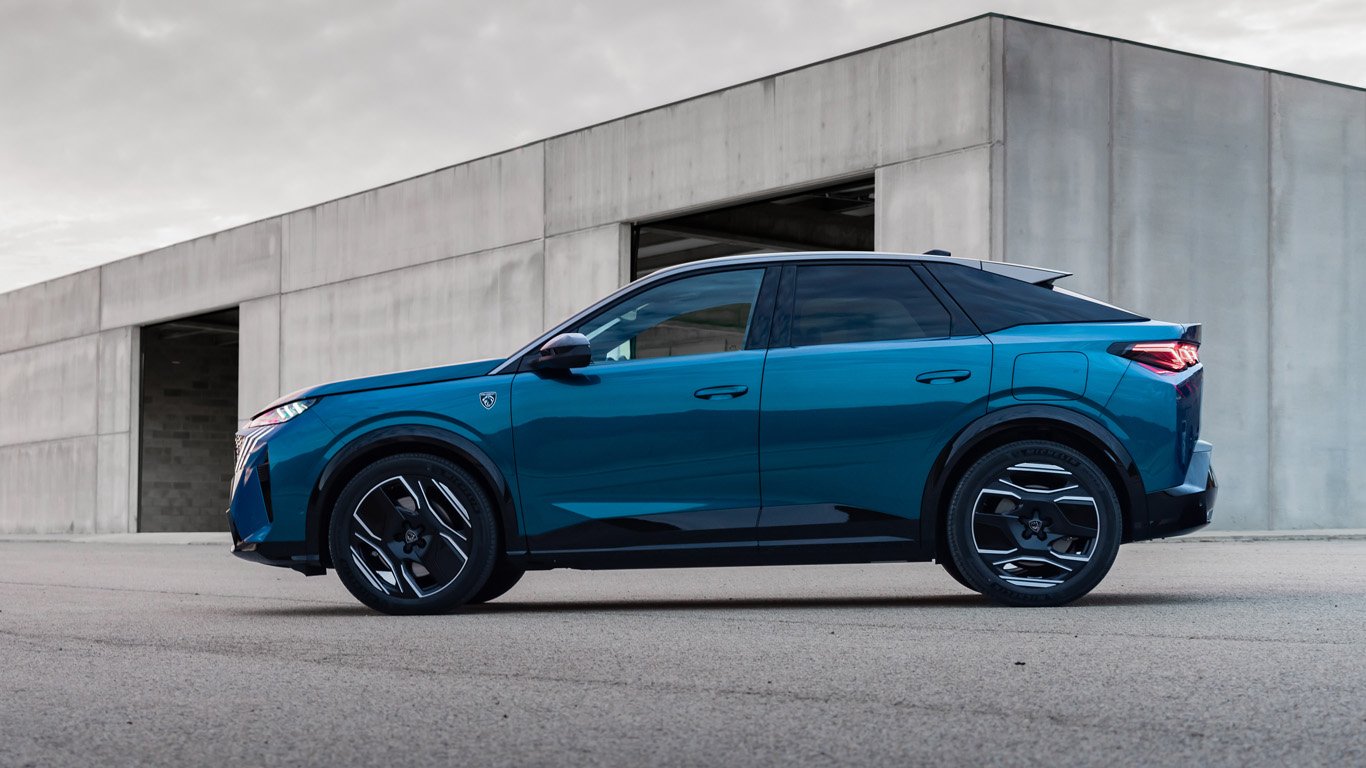 Peugeot въвежда 8-годишна гаранция за новото E-3008 2 Новото Peugeot E-3008